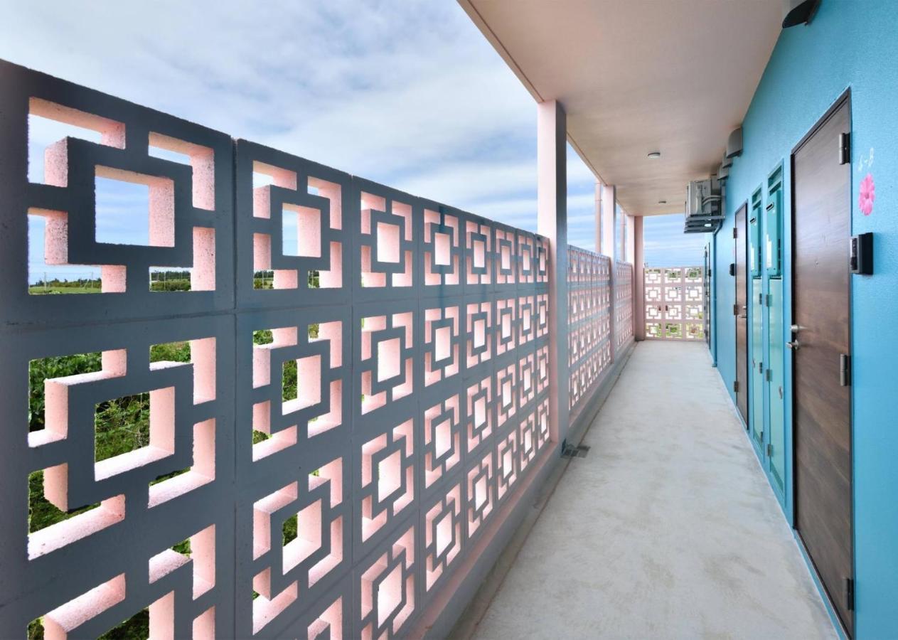Hotel Pink Hibiscus Miyakojima  Экстерьер фото